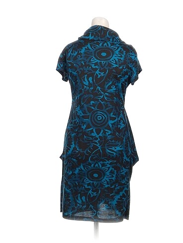 m Beden PreLoved Kısa Elbise %70 İndirimli.