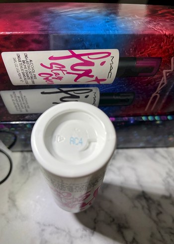 MAC MAC Fix+ Stay Glow Parlatıcı Sprey