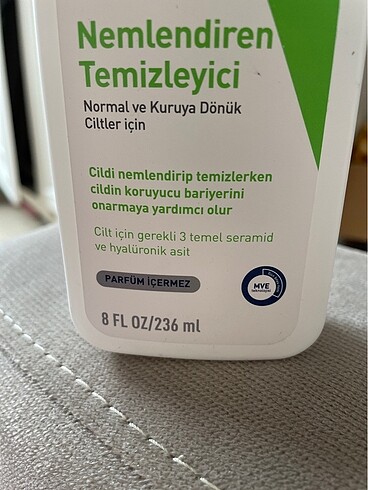 Diğer Cerave nemlendiren yüz temizleyici