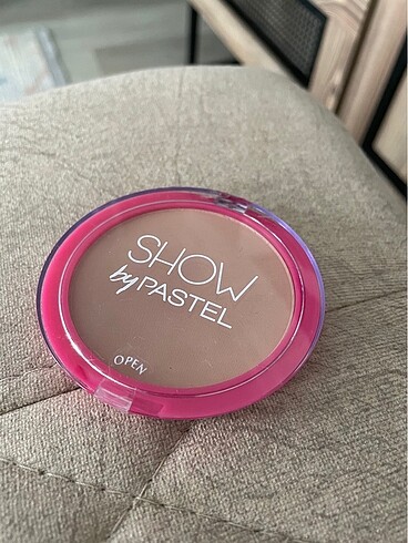 Show by pastel pudra