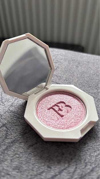 Fenty Beauty Fenty beauty highlighter