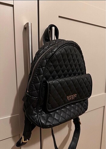 Guess Guess siyah sırt çantası