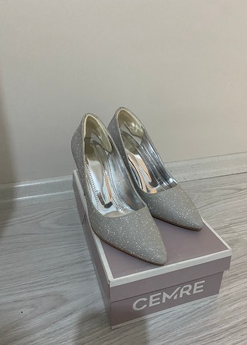 Gri Parlak Topuklu Kadın Abiye Ayakkabı
