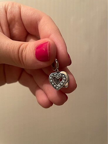 İncili kalpli charm