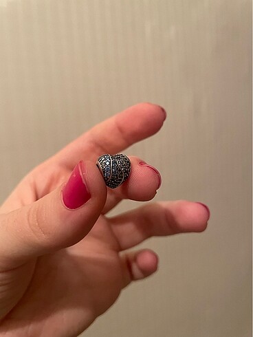 Mavi kalpli charm