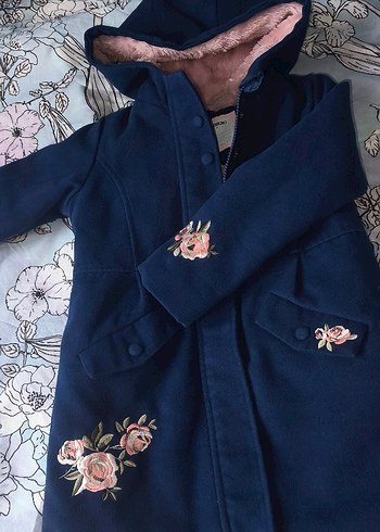 Kız Çocuk Nakışlı Kürklü Mavi Kaban - Görsel 7