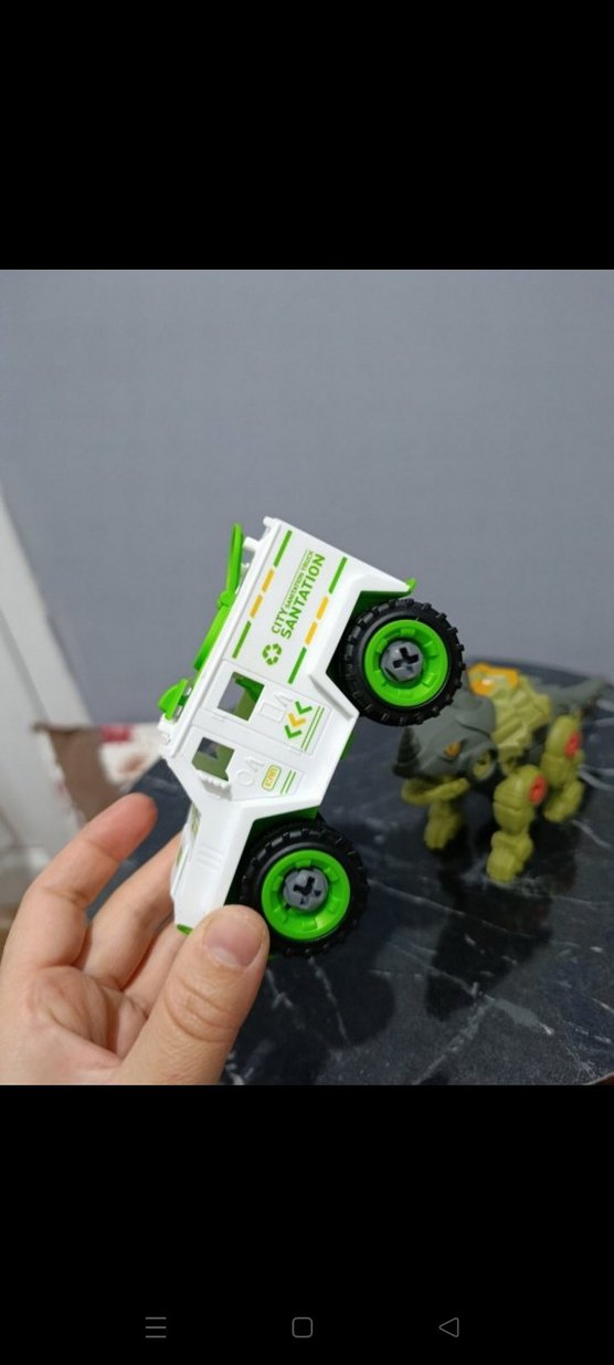 Renkli Yeşil Oyuncak Araba ve Dinozor - Görsel 3