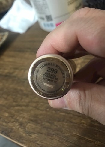 299 Mat Bej Dudak Parlatıcısı