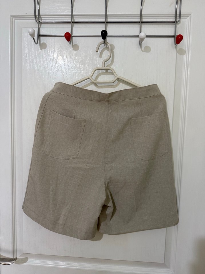 Bej Keten Mini Düğmeli Kadın Şort - Görsel 2