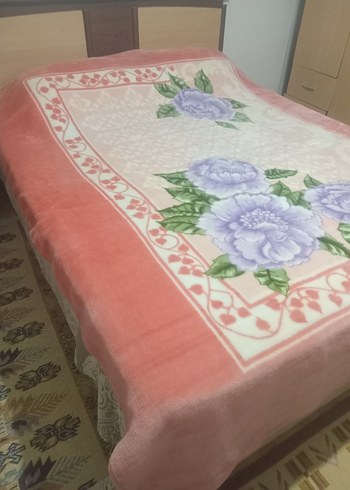 Diğer Mor Çiçek Desenli Battaniye.