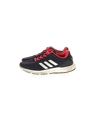 Adidas Spor Ayakkabı %70 İndirimli.