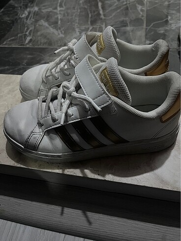 Adidas 32 numara spor ayakkabı