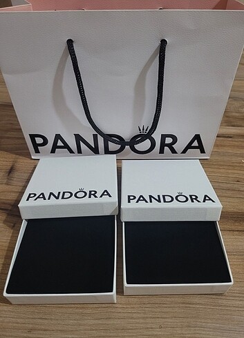 Pandora Pandora 2 adet bileklik kutusu ve karton poşet