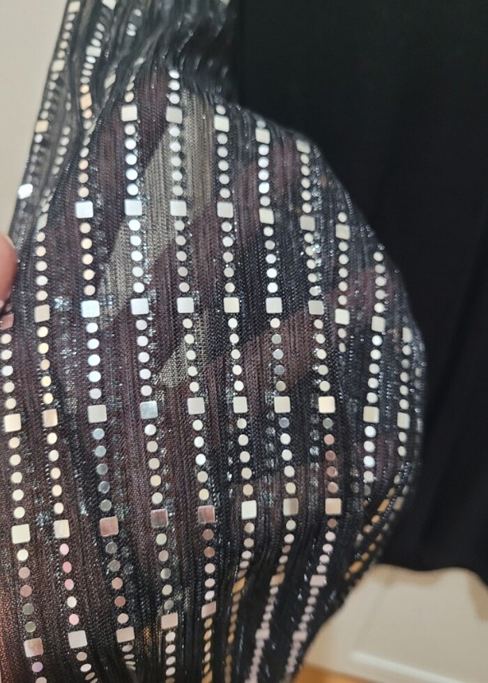 Kolları pullu bluz - Görsel 4