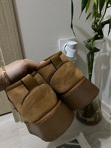 Ugg Ugg bot