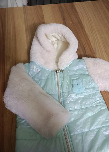 Kızlar için Beyaz Peluş Detaylı Kapüşonlu Mont - Görsel 2