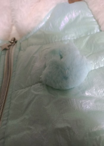 Kızlar için Beyaz Peluş Detaylı Kapüşonlu Mont - Görsel 4