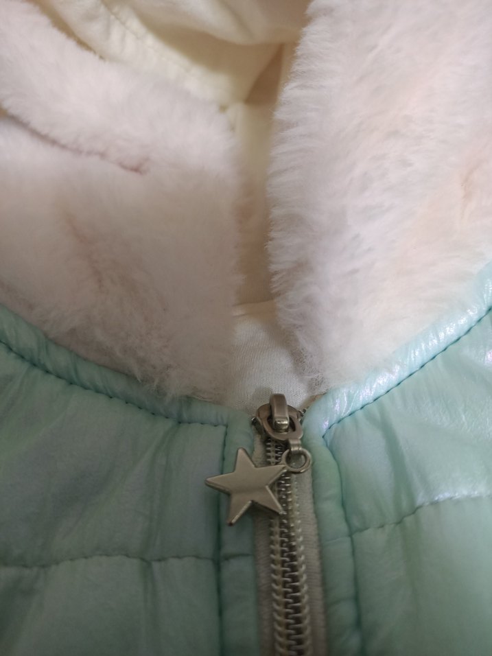 Kızlar için Beyaz Peluş Detaylı Kapüşonlu Mont - Görsel 3