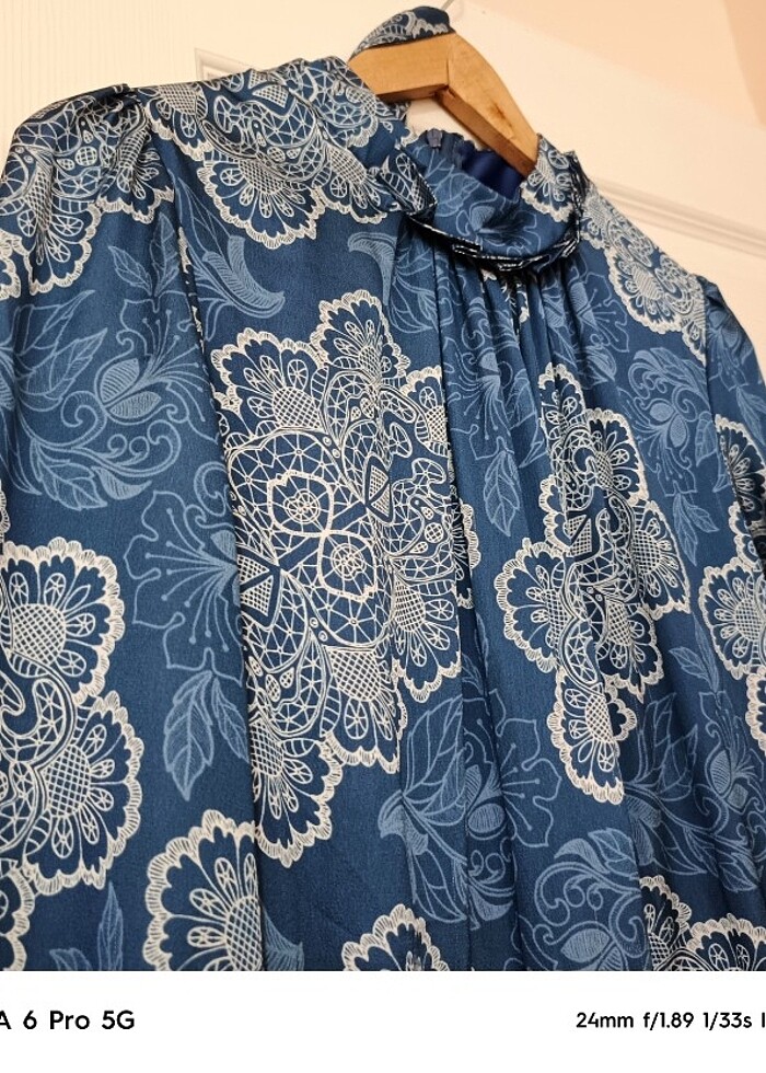 Şık saten elbise - Görsel 4