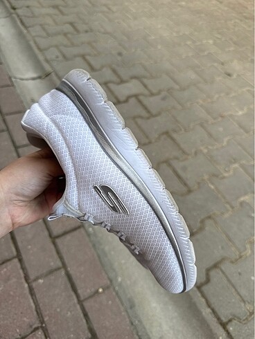 39 Beden Skechers spor ayakkabı