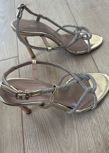 Pelinin Ayakkabıları Altın Renkli Yılan Desenli Stiletto Topuklu Sandalet