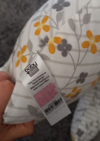 Çiçek Desenli Gri Emzirme Yastığı - Görsel 2