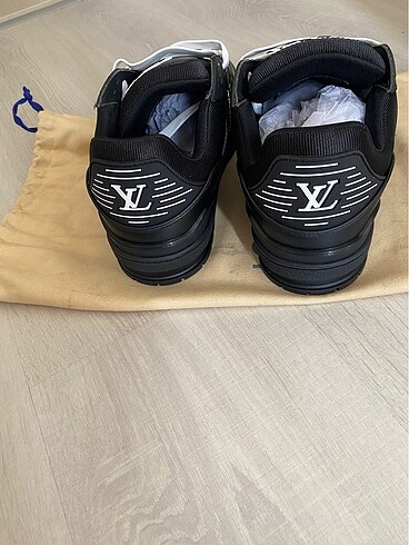 43 Beden LOUIS VUITTON spor ayakkabı