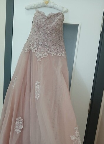 Nişan kıyafetı abiye