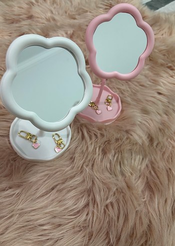 Pastel Pembe Çiçek Şeklinde Masa Aynası