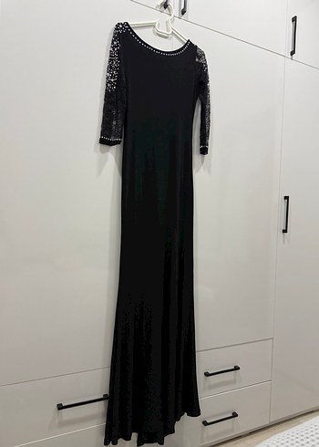 Uzun Kollu Parlak Siyah Elbise - Görsel 2