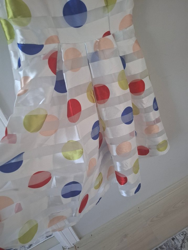 Renkli Puantiyeli Pilili Kolsuz Kız Elbisesi - Görsel 3