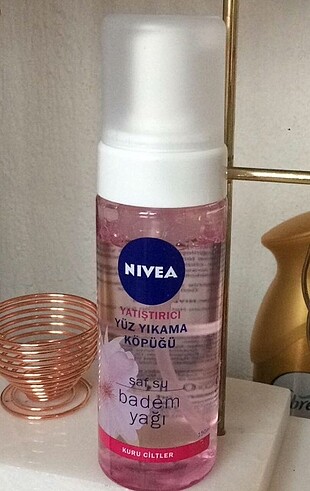 Nivea yüz temizleme köpüğü
