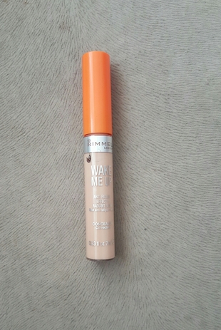 Rimmel Wake Me up concealer