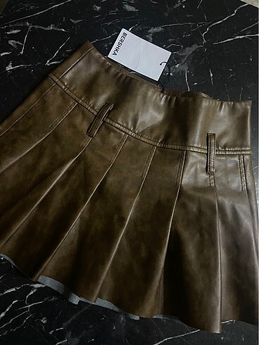 Bershka deri etek
