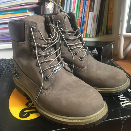Dockers gri nubuk bot