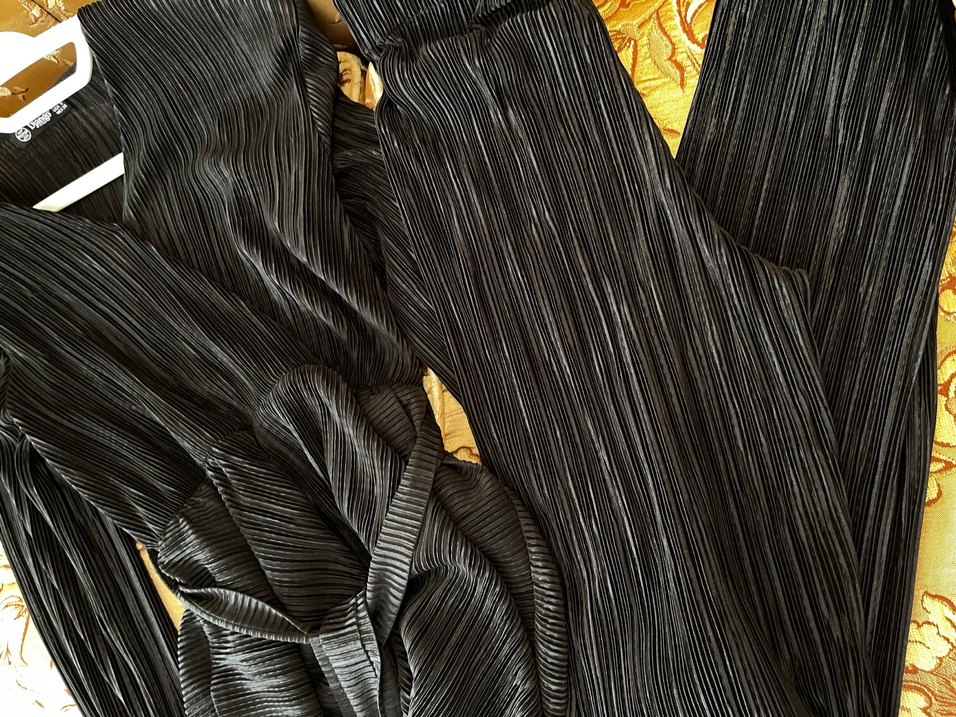 Siyah Piliseli Uzun Kollu Kadın Takım - Görsel 3