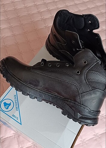 SIFIR KUTUSUNDA ERKEK BOT - Görsel 2