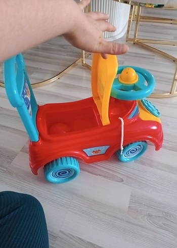 Beden Renk Renkli Kırmızı Oyuncak Araba