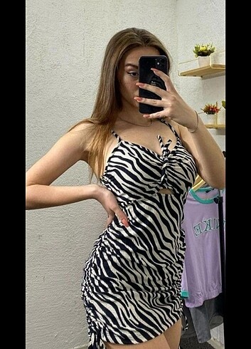 Zebra desen yandan büzgülü askili mini elbise