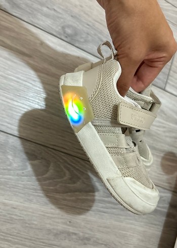 23 Beden Vicco ışıklı Spor Ayakkabı