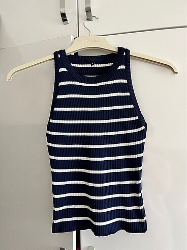 Trendyol sıfır kol body crop
