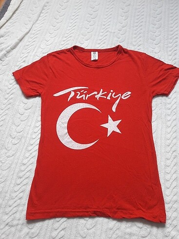 Ay yıldızlı tşört
