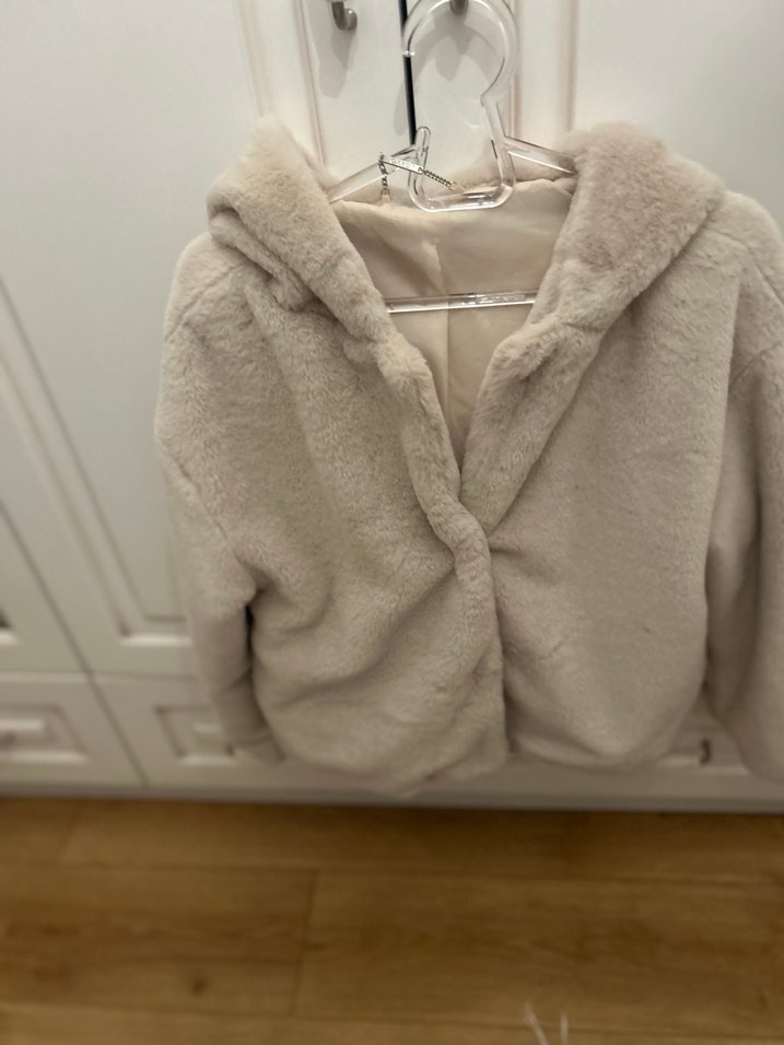 Kapüşonlu Bej Peluş Kadın Ceket - Görsel 3
