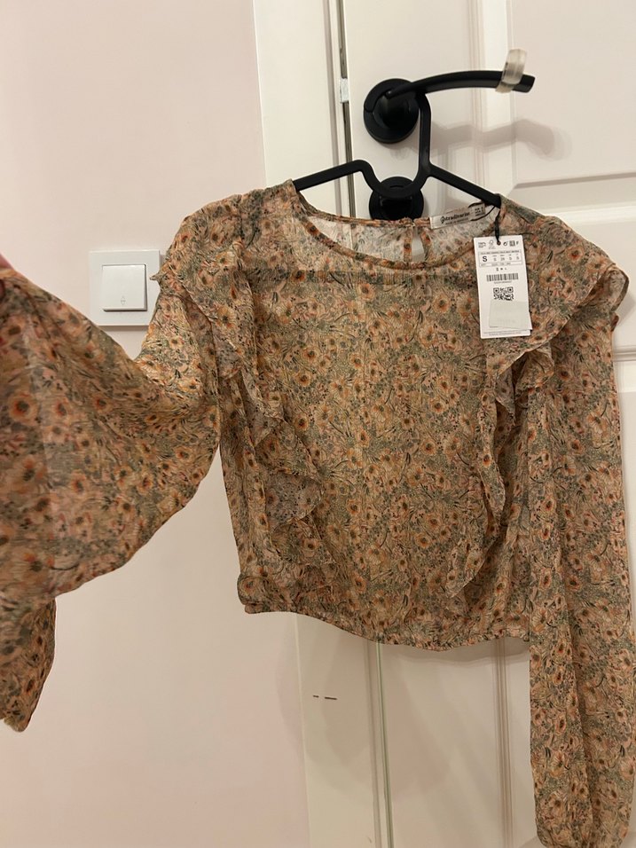 Bej Çiçek Desenli Fırfırlı Bohem Kadın Bluz - Görsel 2