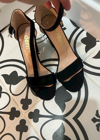 Siyah Tokalı Blok Topuklu Kadın Ayakkabı - Görsel 2