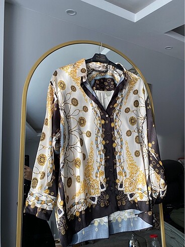 Zara gömlek 1 kez kullanıldı çok şık. S/m uyumlu