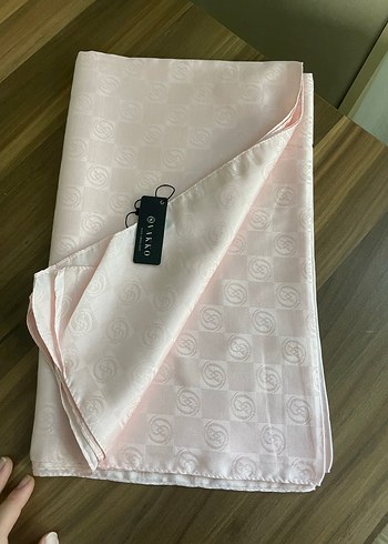 Vakko Vakko toz pembe Parlak Desenli Şal