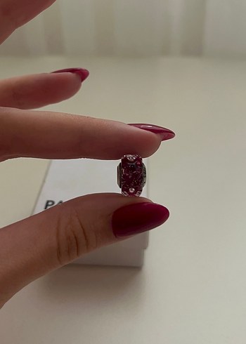 Parlak Pembe Kadın Charm - Görsel 3