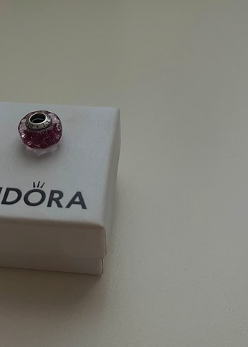 Parlak Pembe Kadın Charm - Görsel 2