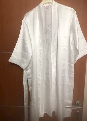 Beyaz Taş İşlemeli Kadın Sabahlık - Görsel 4